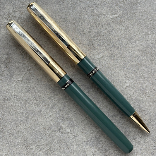 Wahl-Eversharp Slim Ventura Fountain Pen/Pencil Set, Gray with Gold Caps