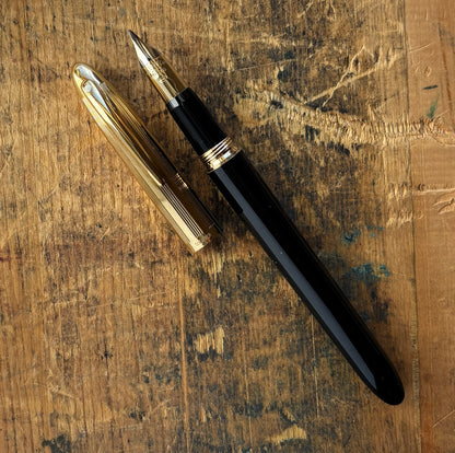 Sheaffer Crest Reissue, 23K Black Lacquer with Gold Plate Cap,  Medium 18K Nib