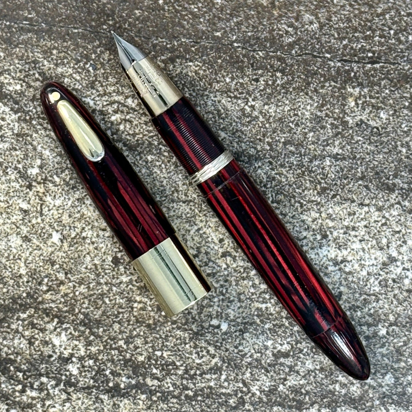 Sheaffer Tuckaway Vintage Vac-Fil, Carmine Red wth Wide Cap Band