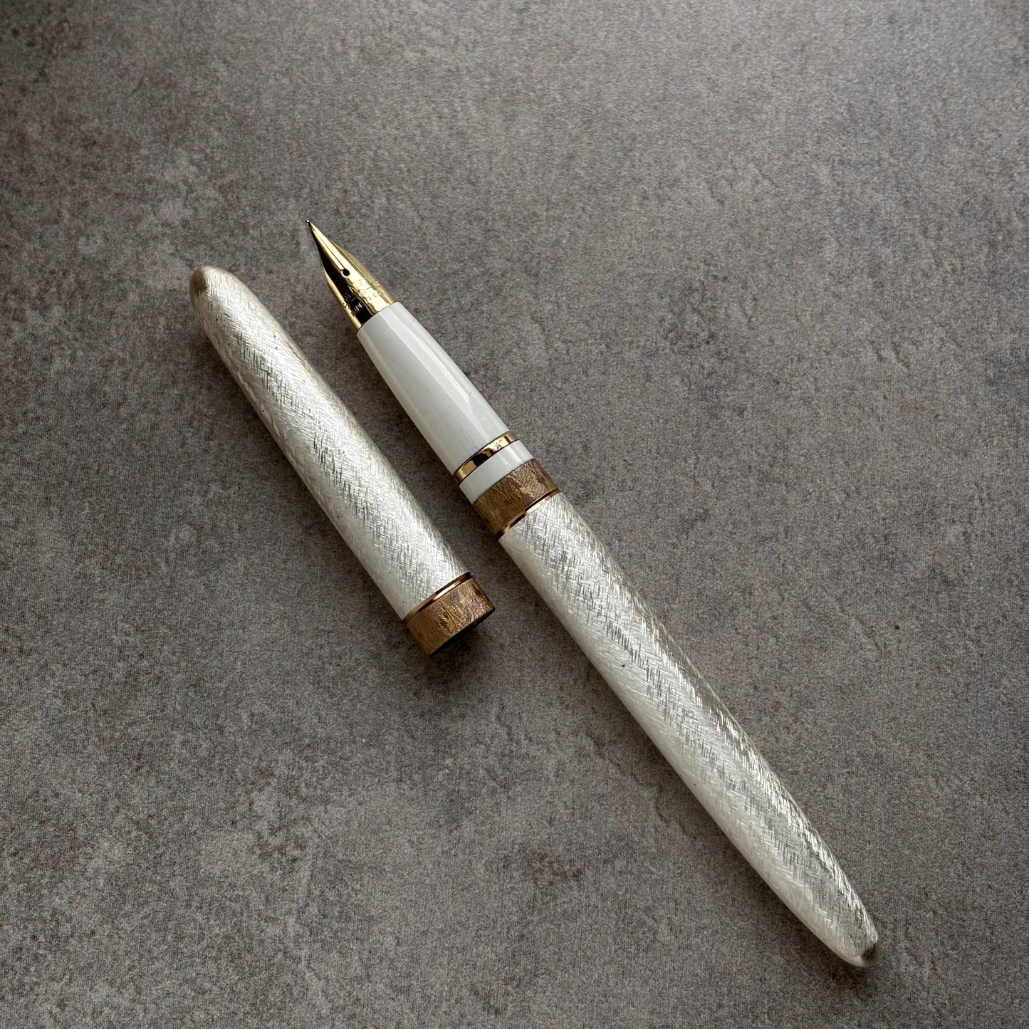 Lady Sheaffer Skripsert XX, Satin Silver with Gold Colored Bands