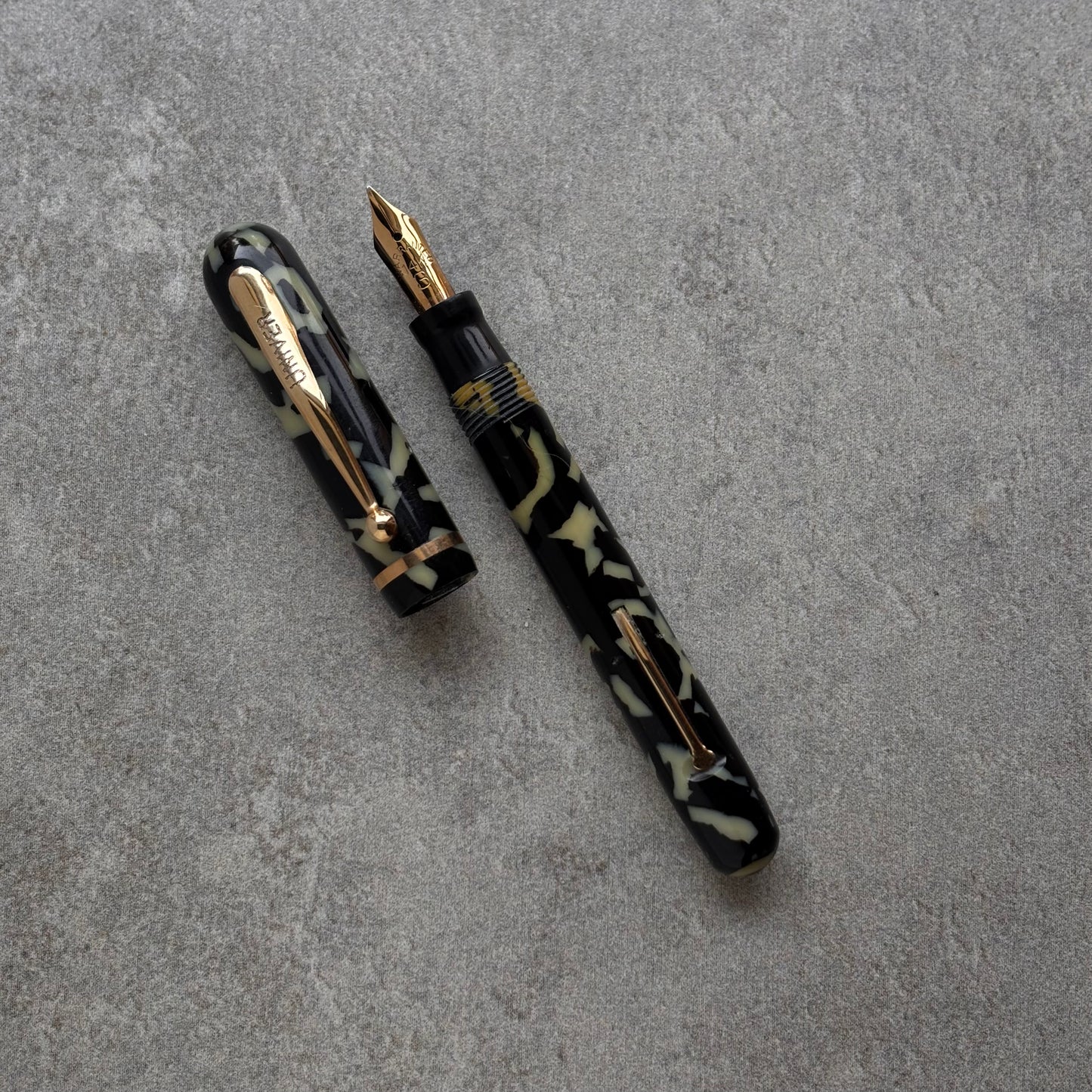 Sheaffer Sub-Brand, Univer, Black and White