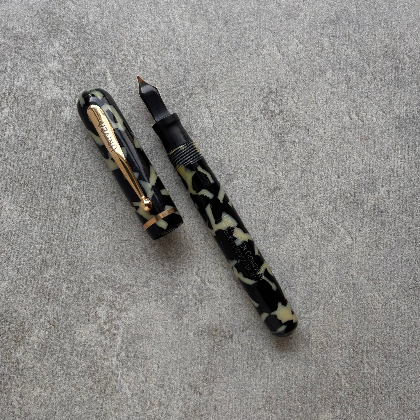 Sheaffer Sub-Brand, Univer, Black and White