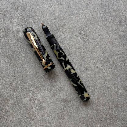 Sheaffer Sub-Brand, Univer, Black and White