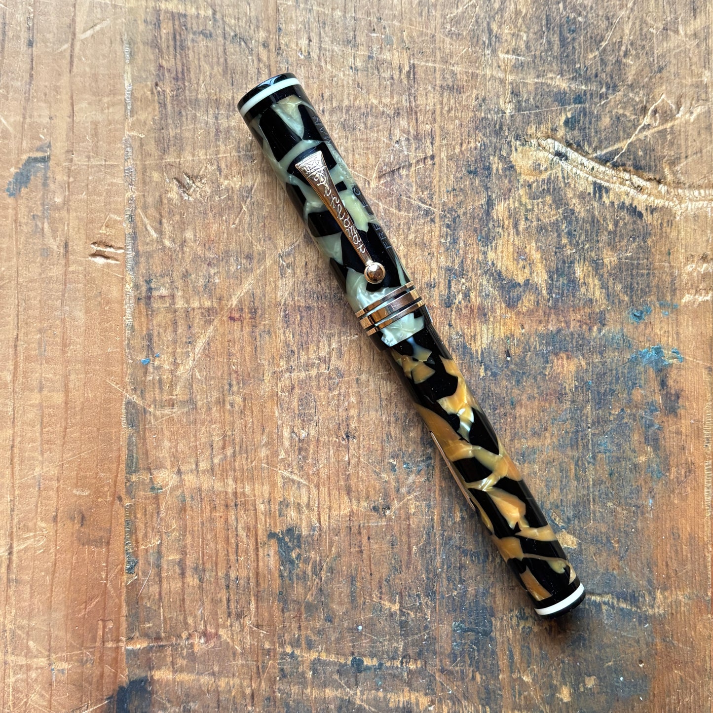 Diamond Medal Oversized Black and Pearl Fountain Pen