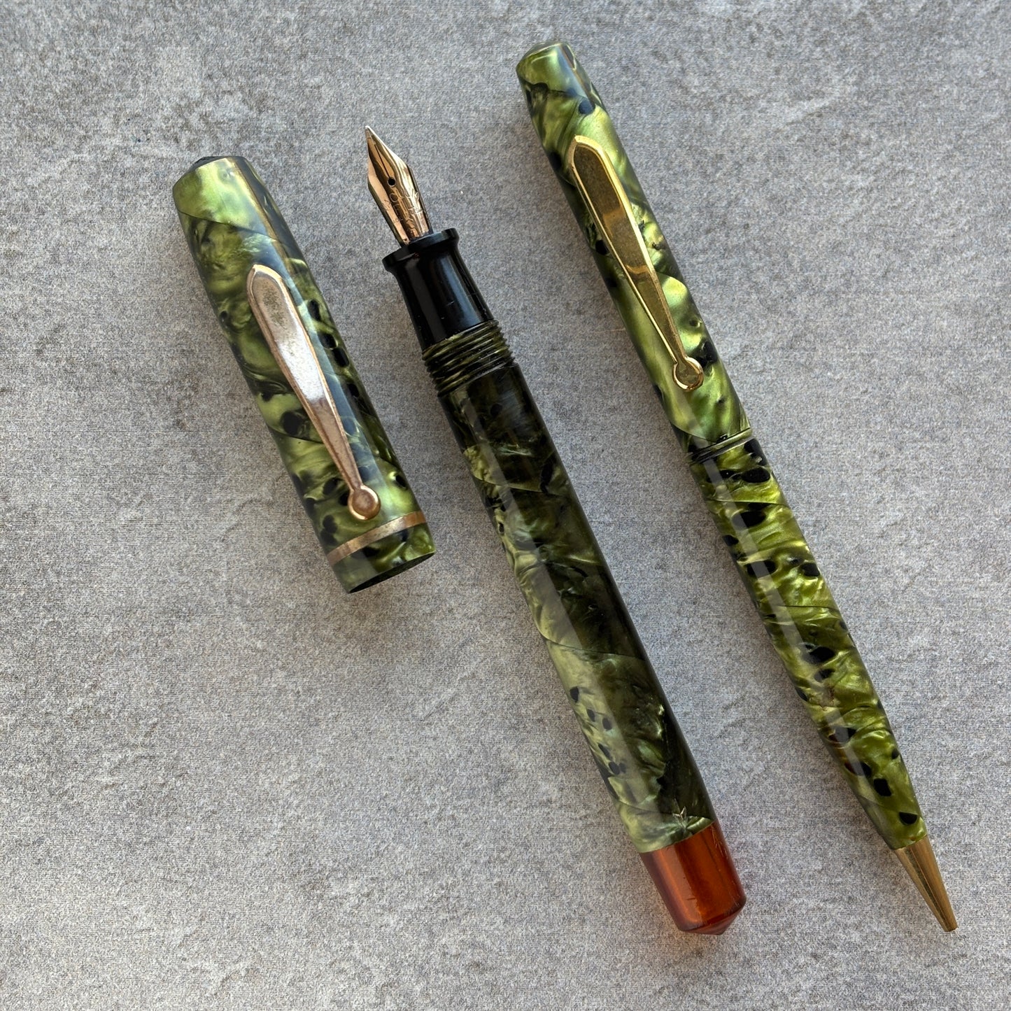 Sheaffer WASP, a Sheaffer Sub-Brand, Vacuum-fil, Fountain Pen Set