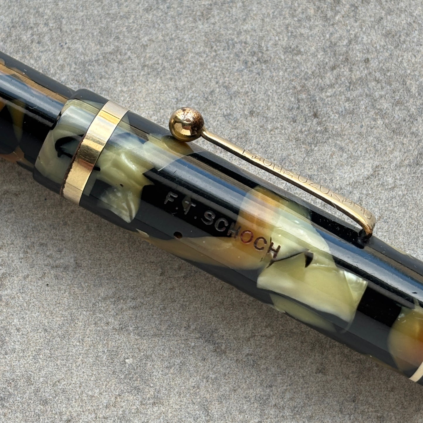 Diamond Medal Oversized Fountain Pen, Black and Pearl