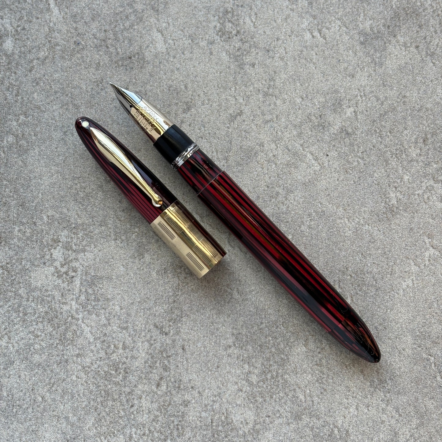 Sheaffer Triumph Vac-fil, Carmine red