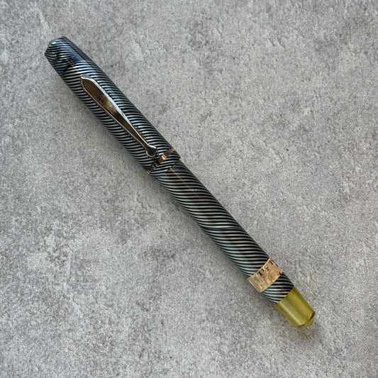 Vacuum Fil (Sheaffer Sub Brand), Twist fill, Black and Gray