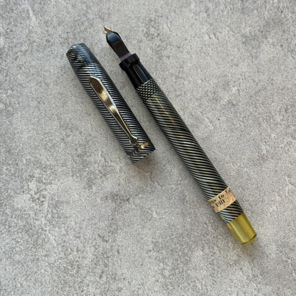 Vacuum Fil (Sheaffer Sub Brand), Twist fill, Black and Gray