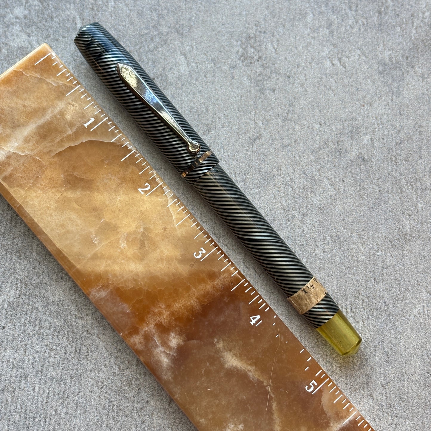 Vacuum Fil (Sheaffer Sub Brand), Twist fill, Black and Gray