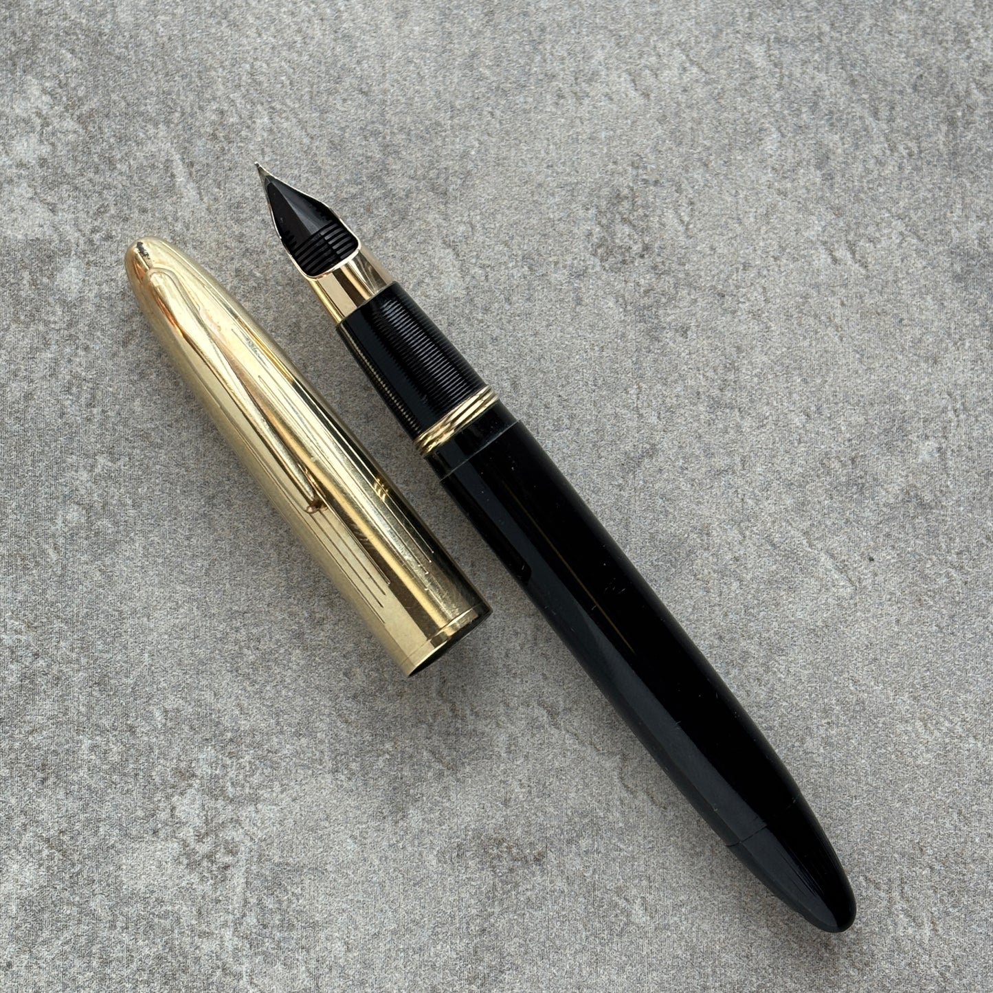 Sheaffer Crest Deluxe, Black with Gold Filled Cap